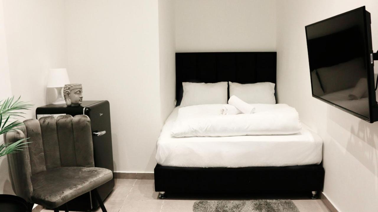Hotel Underground *